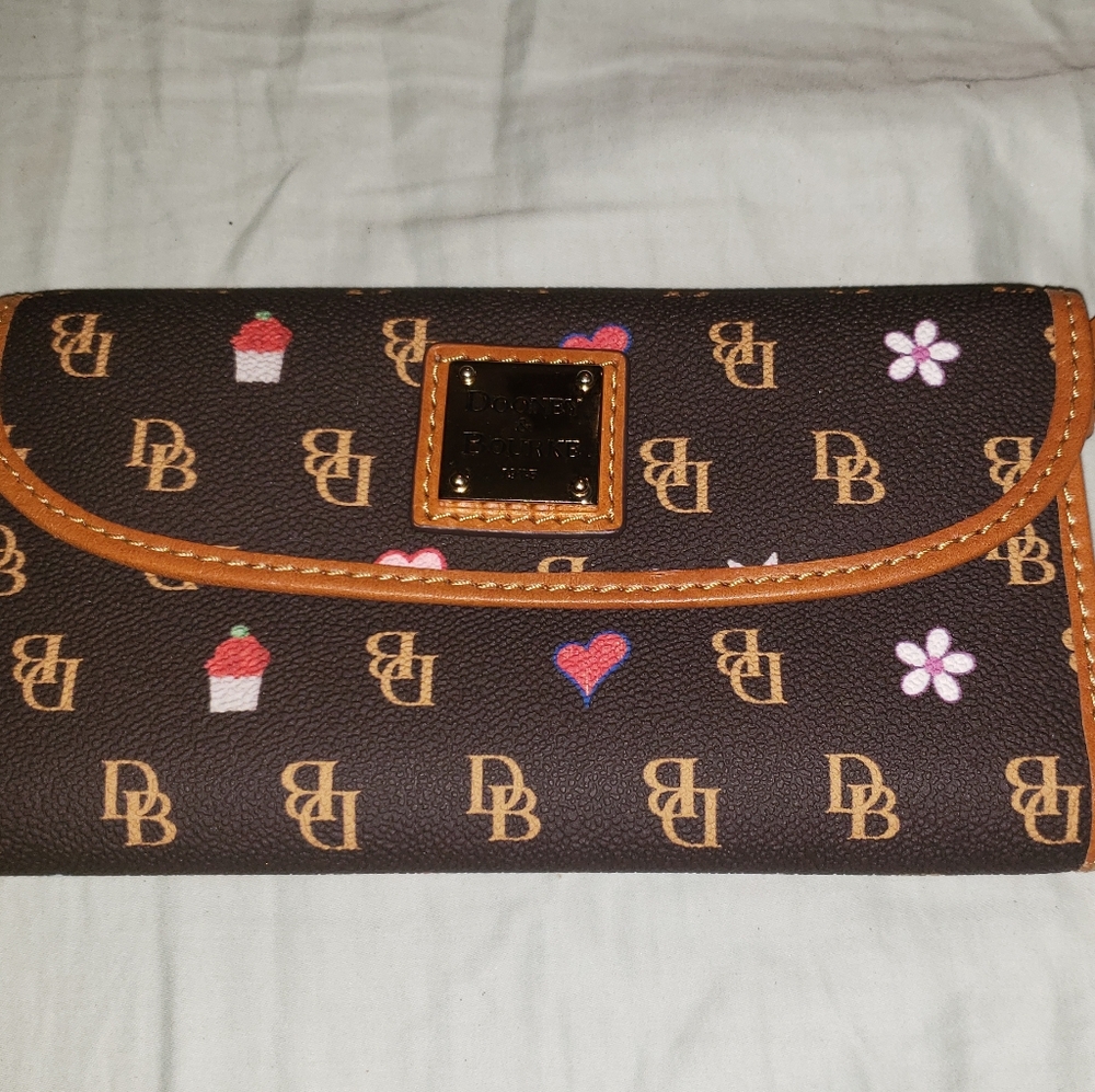 Dooney & Bourke black wallet